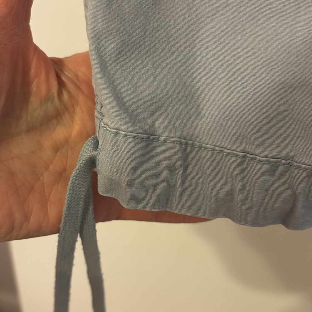 Dockers Light Blue Cargo Capri Pants. Size 12 - Picture 4 of 9